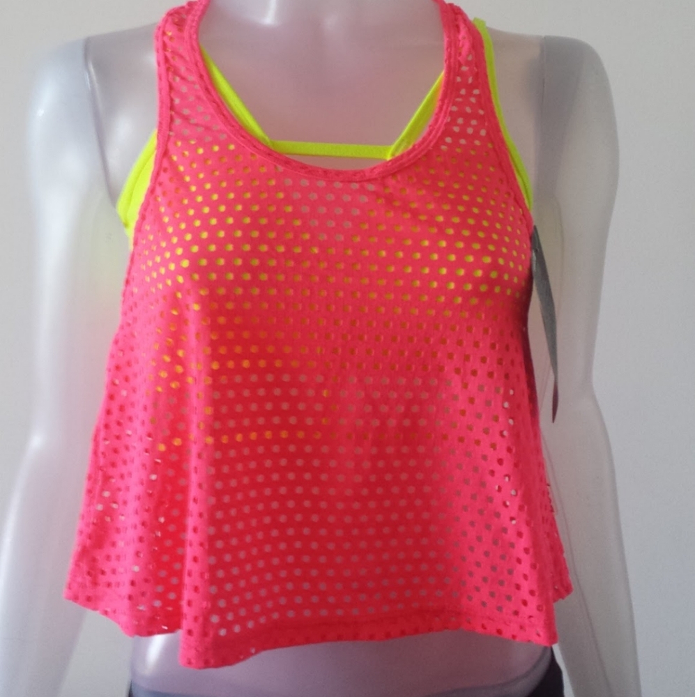 Tank top sport for womens. NWT. one size